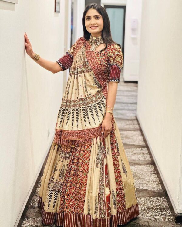 Gujrati Lehengas - Image 31