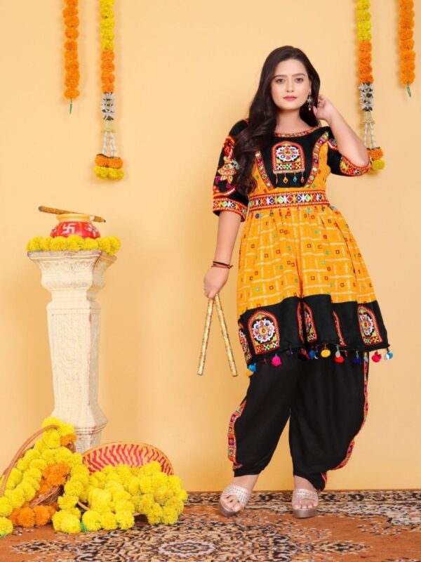 Couple Navratri/Garba set - Image 15